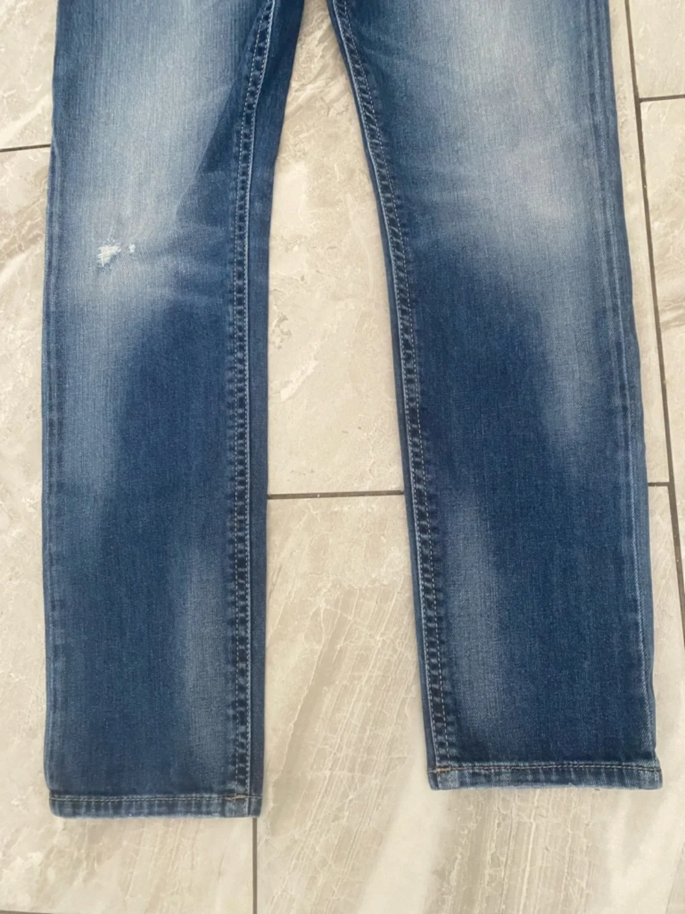 DIESEL Thommer Mens Slim Fit low waist and tapered leg Distressed Jeans | 32/30